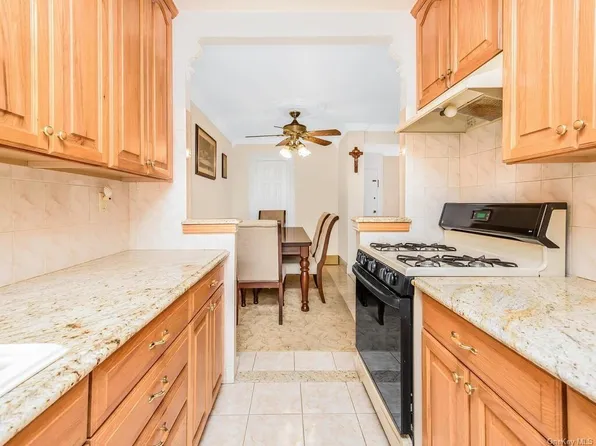7 Balint Drive #428, Yonkers, NY 10710