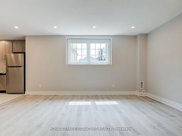 16 Dancing Waters Rd #BASEMENT — Photo 12