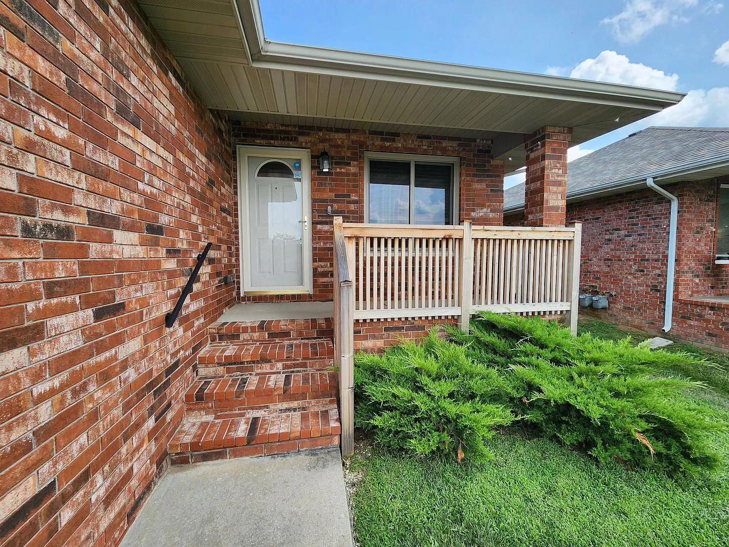 Spacious 2-Bedroom, 2-Bathroom Duplex Available Now!! — Photo 3