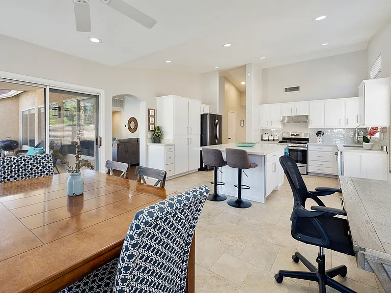 842 W Cooley Dr — Photo 14