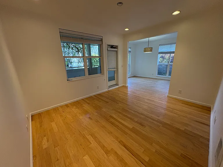 2173 NW Everett St #3 — Photo 8