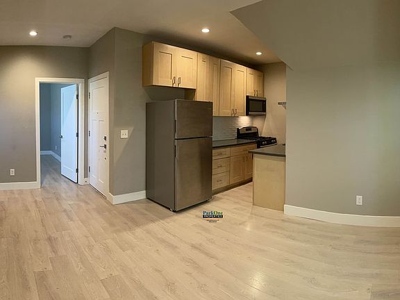 2nd image of 1530 Willow St #D