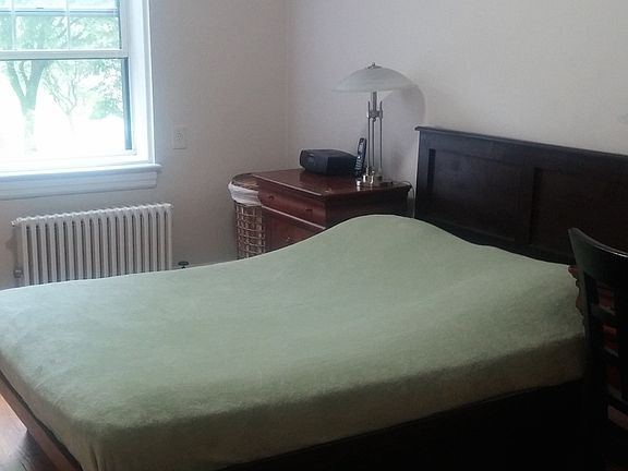 5th image of 3015 Hobart St APT 2G