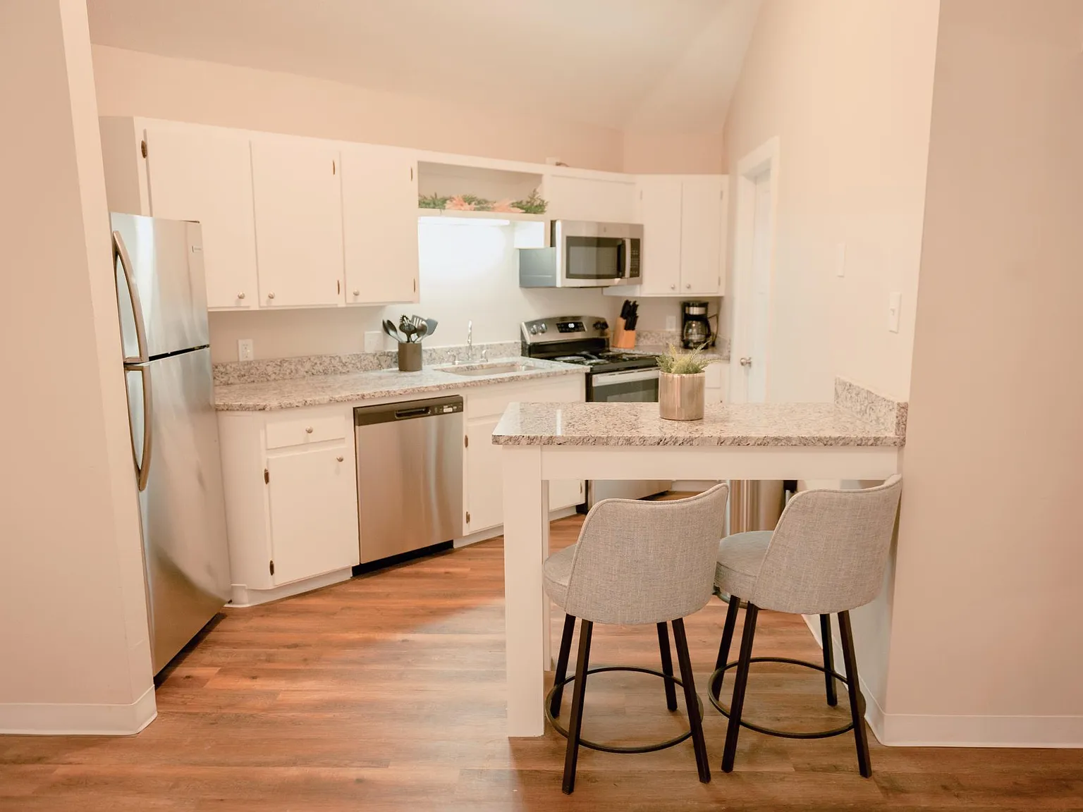 1313 Elm St — Photo 4