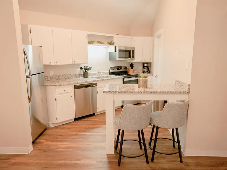 1313 Elm St #2 — Photo 4