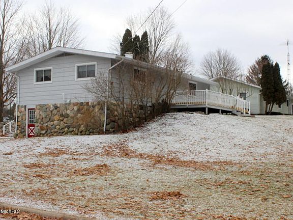 3rd image of 466 Greenbriar Pl