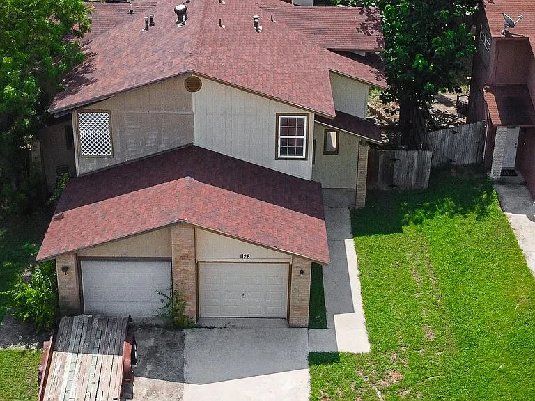 1128 Royal Crest Dr — Photo 2