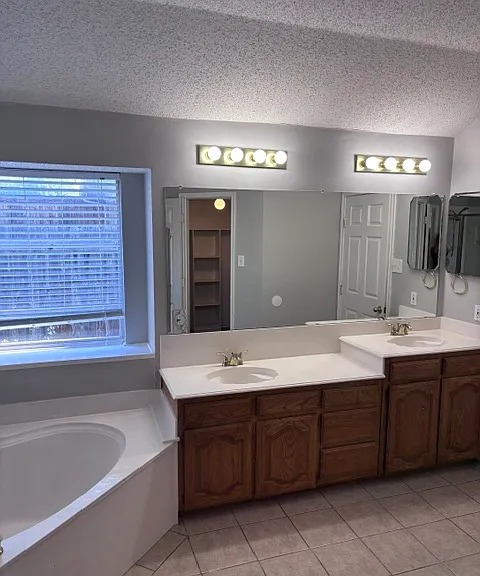 1300 Rosewood Ln — Photo 10