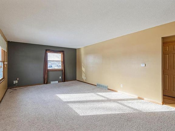 5th image of 601 E Northside Dr