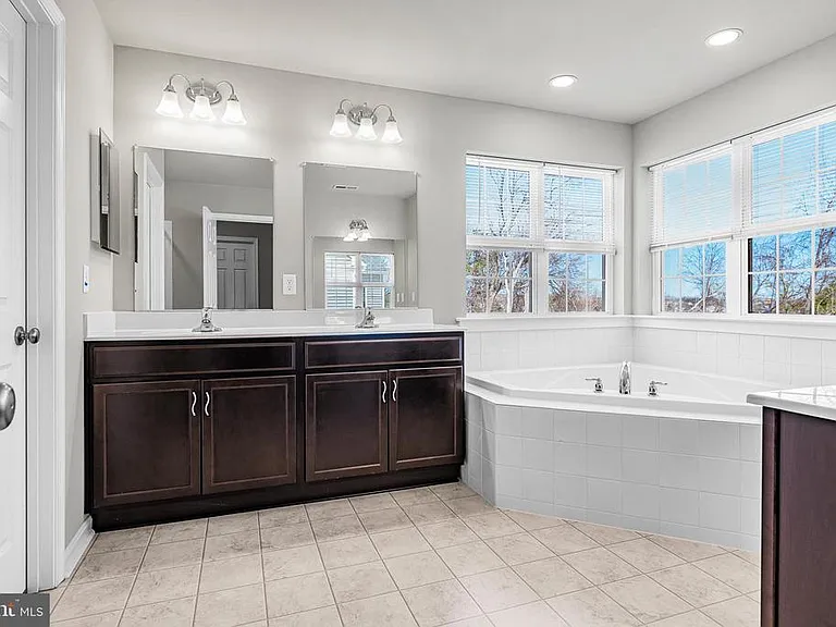 243 Wavyleaf Dr — Photo 28