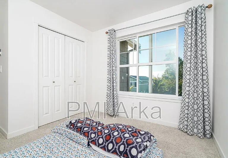 2460 NE Park Dr — Photo 12