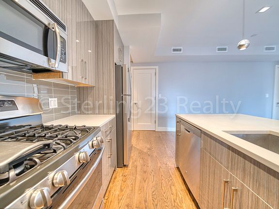 3rd image of 2718 Hoyt Ave S APT 5A