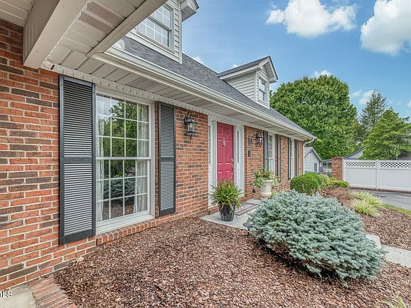 4th image of 411 Elm Ln