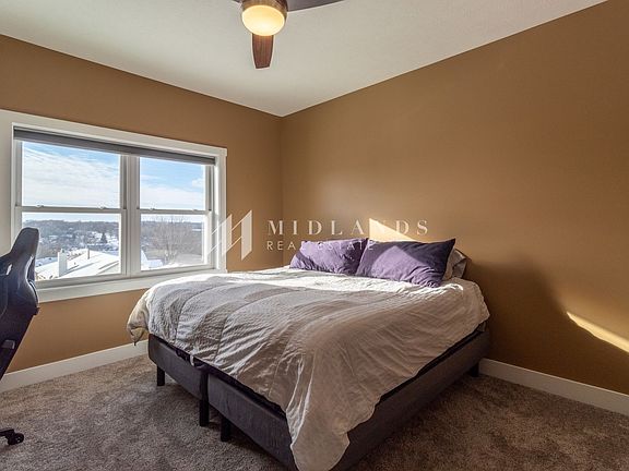 5th image of 1012 Meadow Dr