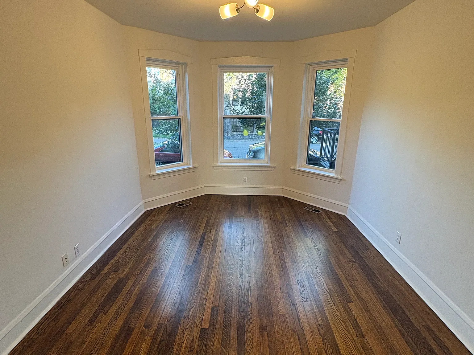 2 bed, 1100 sqft, $3,200 — Photo 2