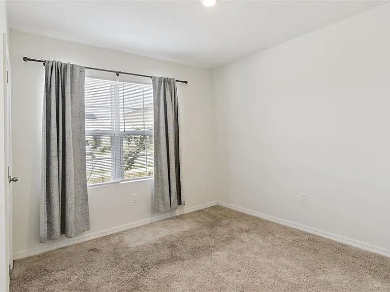 4373 Deleon St — Photo 11