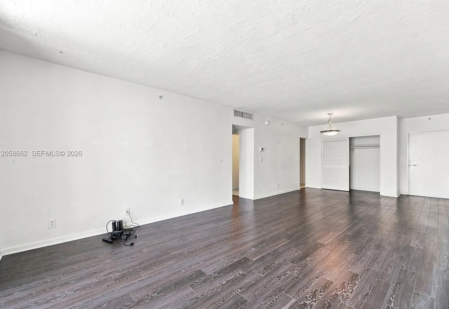 Residences On Hollywood B — Photo 4