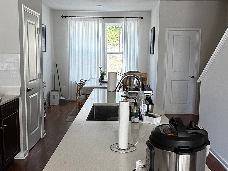 3405 Carnaby St — Photo 11