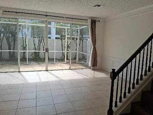 3 bed, 2.5 bath, 1719 sqft, $3,700 — Photo 4