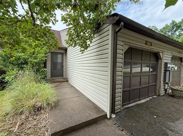 1302 Hunters Ridge Rd, Charleston, WV 25314