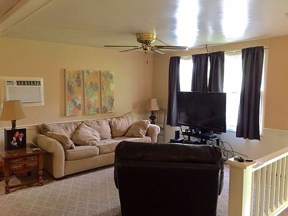 3rd image of 23893 Eisenhower Dr