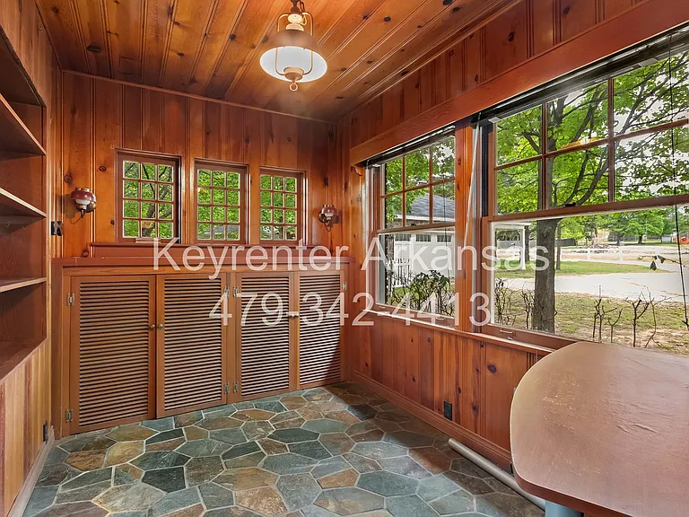 255 W Lawson St — Photo 23
