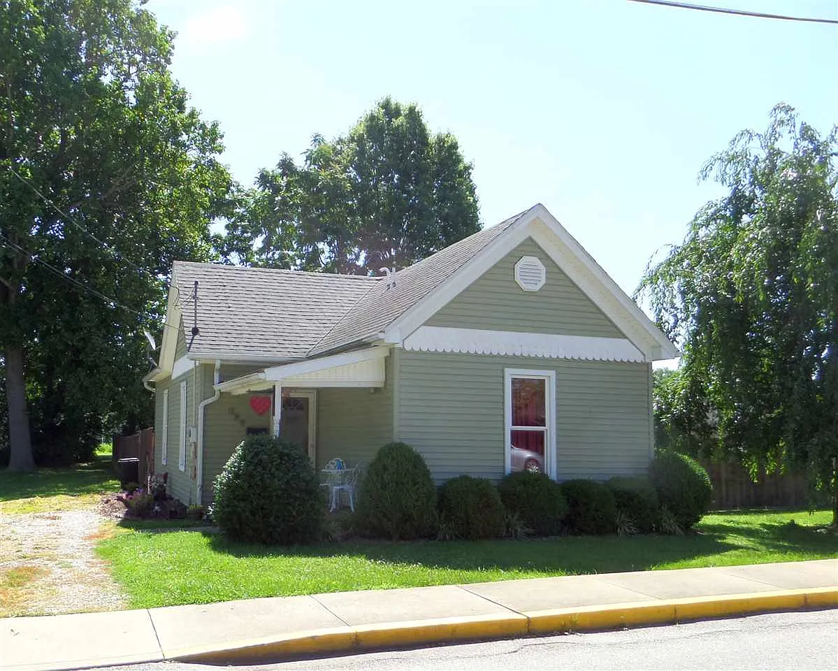 238 Elm St photo 1
