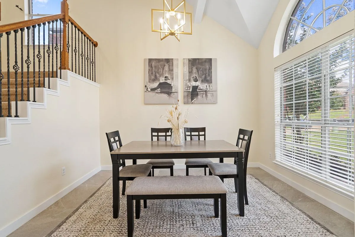 4 bed, 2.5 bath, 1804 sqft, $4,000 — Photo 4