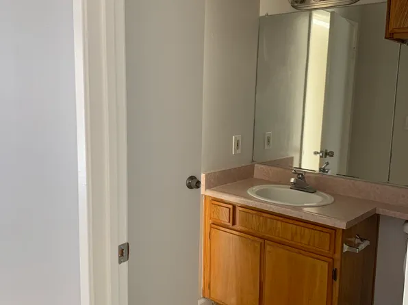 6422 Woodley Ave APT 105, Van Nuys, CA 91406