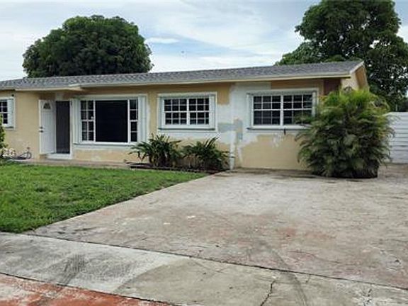 3rd image of 580 W 34th Pl #580