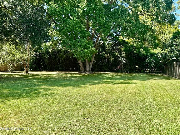 3rd image of 104 Arrowhead Dr