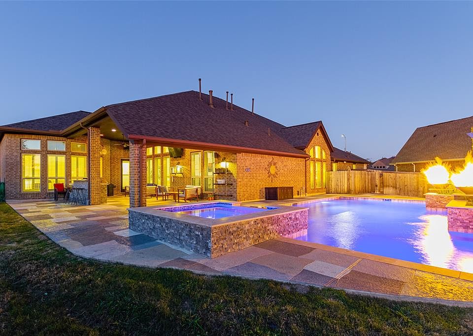 1st image of 2203 Polly Pointe Ln