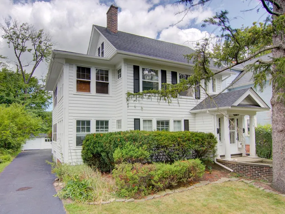 3221 East Fairfax