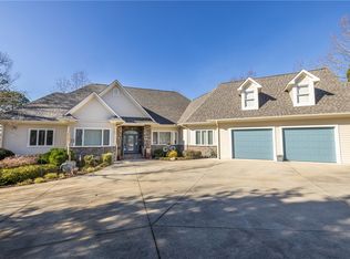 140 Westlake Dr, Seneca, SC 29672