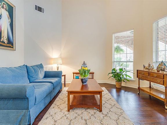 3rd image of 4004 Kimbell Dr