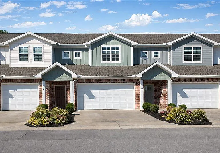 Sycamore Heights Townhome — Photo 31