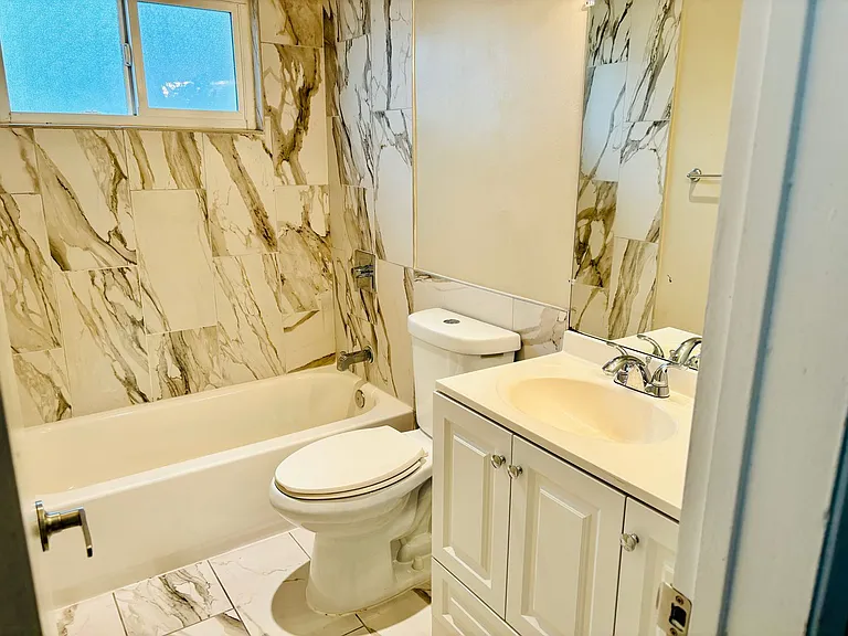 McClintock Apartments — Photo 14
