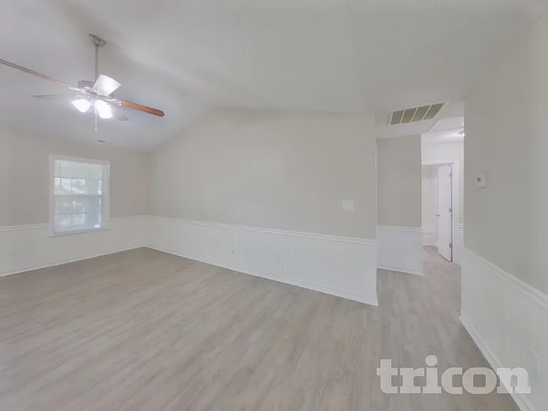 5001 Alexis Dr — Photo 2