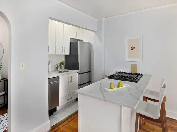 240 East 24th Street image 3 of 7