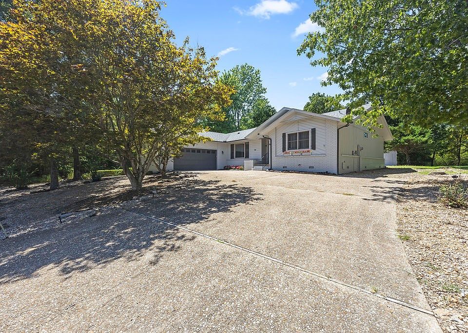 1st image of 10 Islay Cir