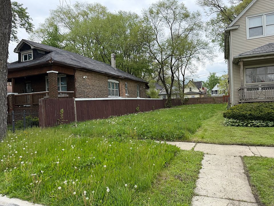 2nd image of 11815 S Emerald Ave