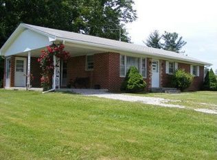 952 Christiansburg Pike NE, Floyd, VA