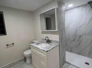 3250 N Clark St #GA, Chicago, IL 60657