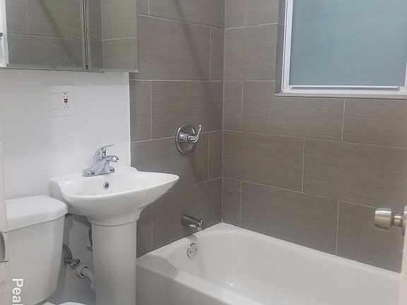 2nd image of 3151 N Francisco Ave #1