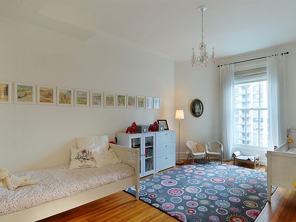 4th image of 171 W 71st St #10B