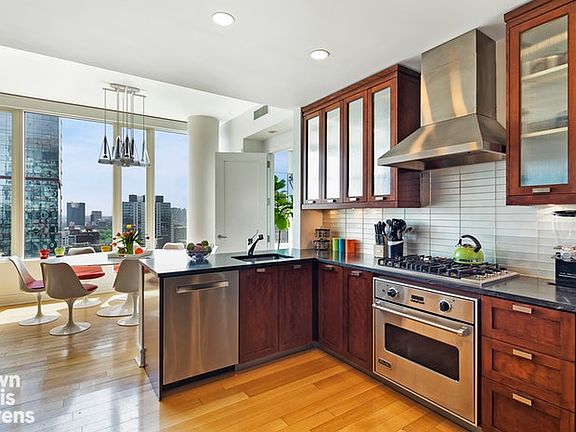 4th image of 245 W 99th St APT 25B