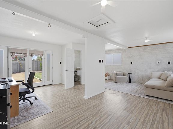 5th image of 133 E ALAMEDA Drive