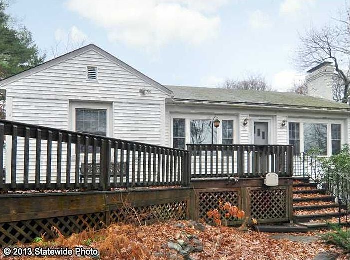 1st image of 11 Lakeside Dr