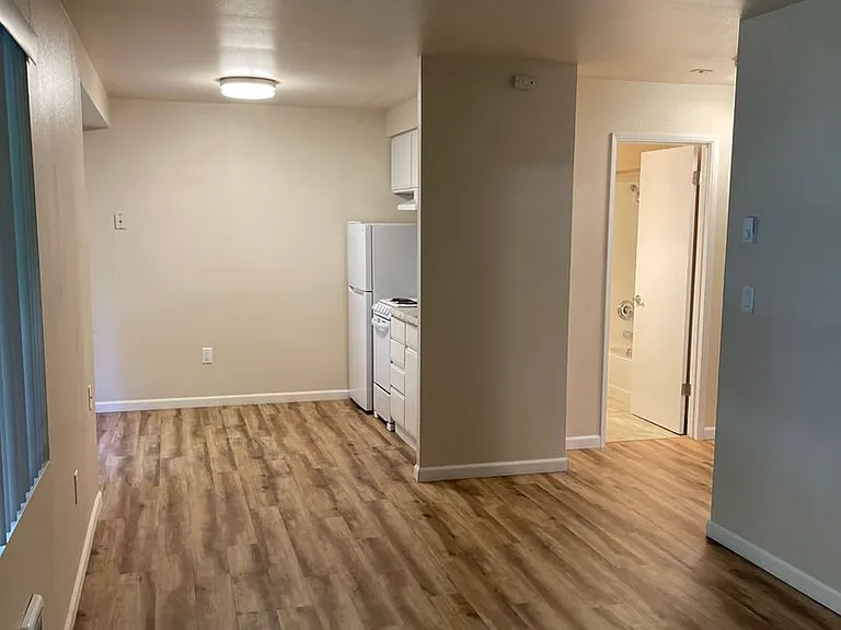 First Hill Apartments — Photo 3