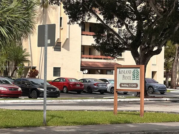 12455 SW 93rd Ter APT 303T, Miami, FL 33186